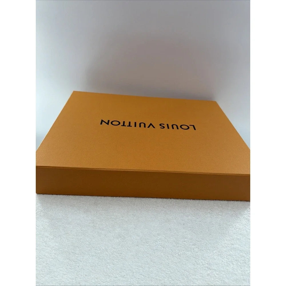 Authentic Louis Vuitton Magnetic Style Box 18.5
